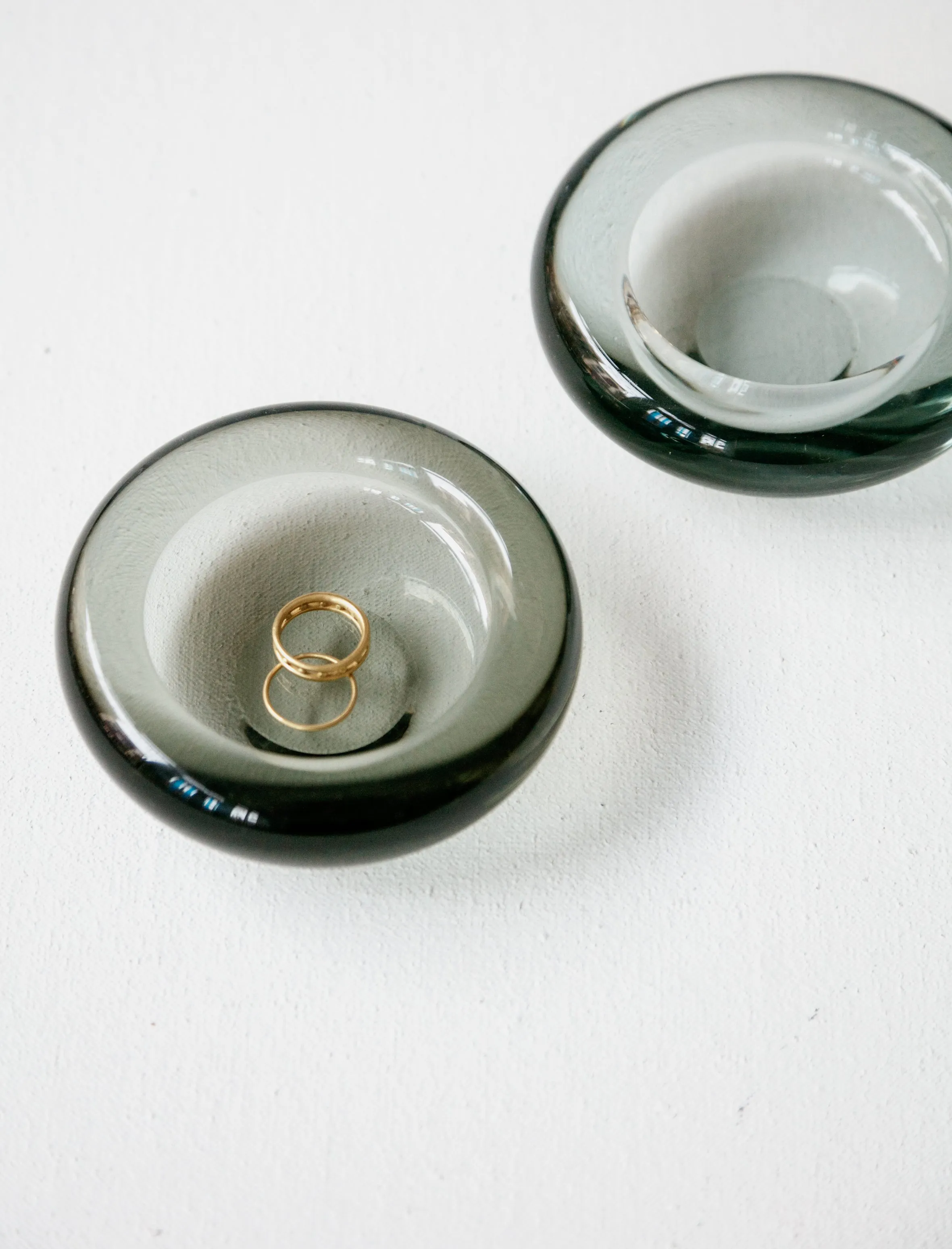 Buoyant Dish Grey Glass
